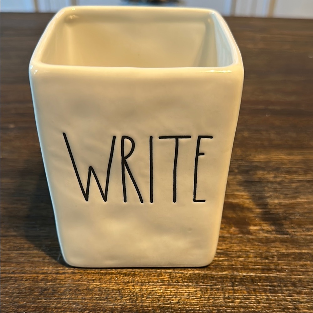 Rae Dunn Artisan Collection Ceramic Pencil and writing utensil Holder